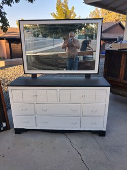 Freshly sanded and painted real wood dresser , with mirror  8 drawers