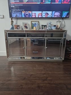 Luxury Mirrored Glass Credenza – TV Stand / Sideboard