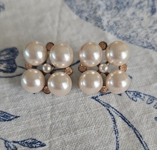 3/4"x3/4" Pink Pearl And Pink Crystal On Silver Base, Pierced Earrings