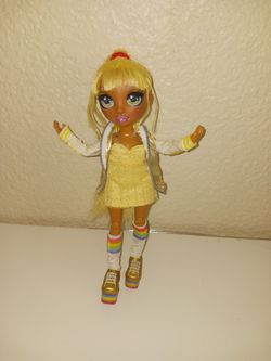 Rainbow High Doll/Yellow