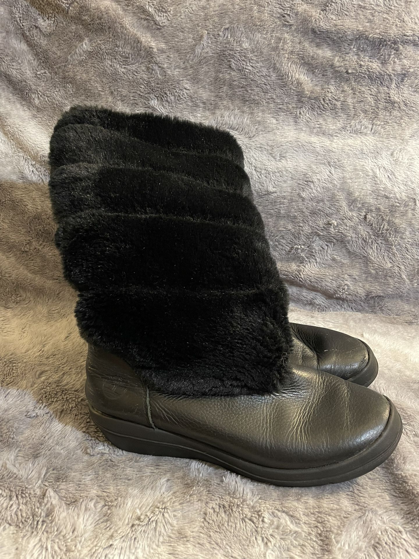 Woman's timberland kickadilla black Faux fur boots Size 7