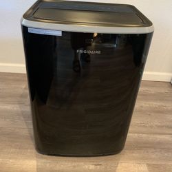 Frigidaire AC Portable 350 sq. ft 8000 BTU