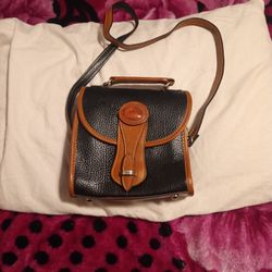 Dooney &Bourke All Weather Leather Exsex Purse Like New