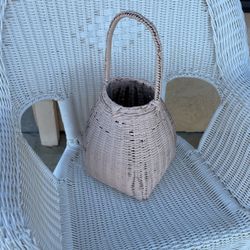 VINTAGE PEACHY PINK BASKET