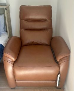 Zero gravity recliner