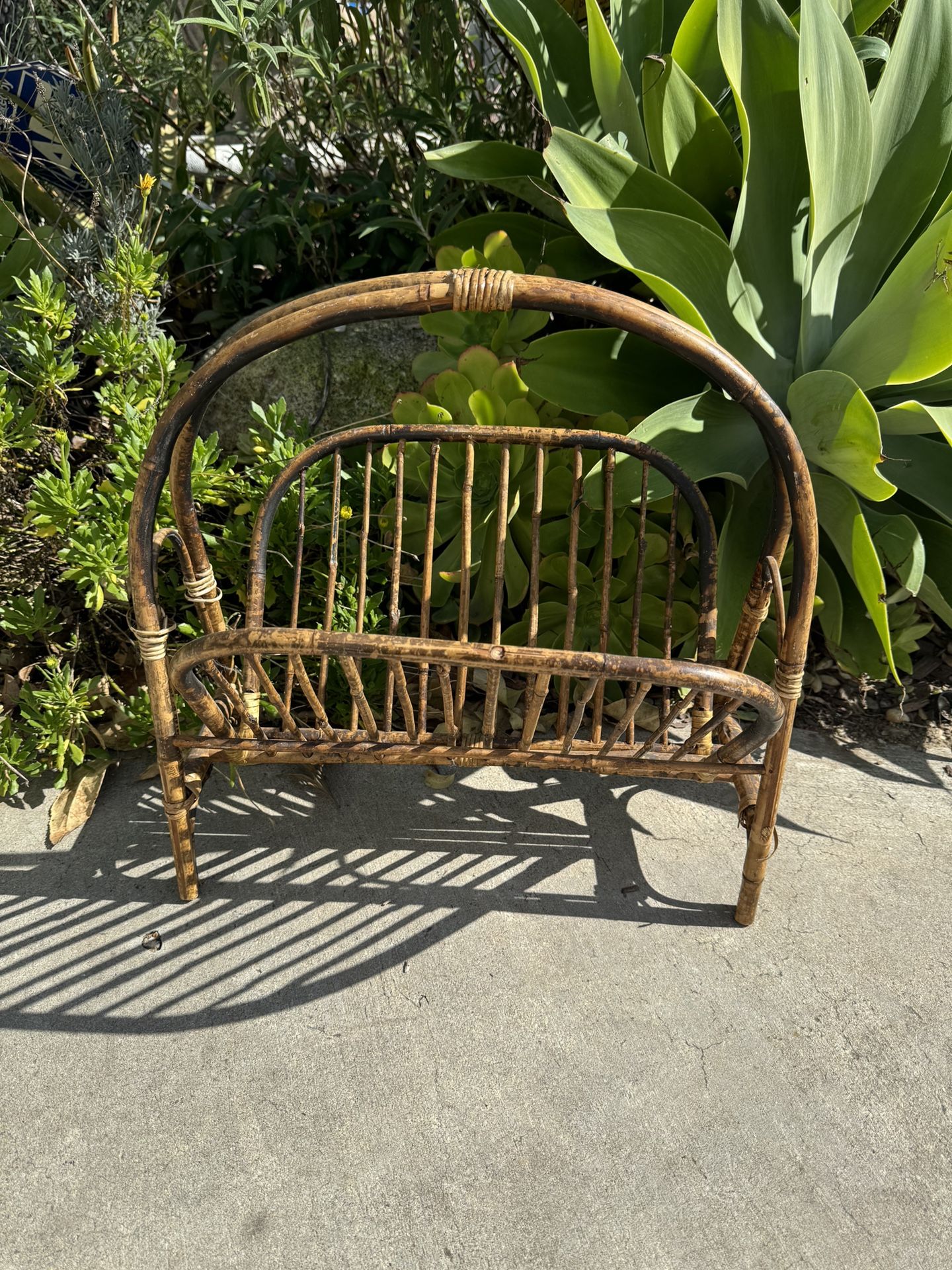 Vintage Burnt Bamboo Tortoise Shell Magazine Craft Rack Fold Up Lighweight Boho Storage Portable 