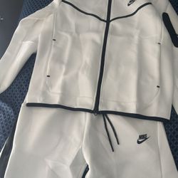 Nike Tech Set (White) – Size M – NEW 🔥