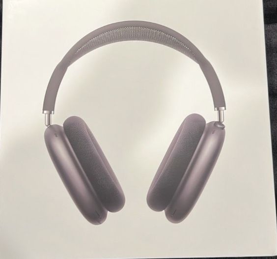 AirPod Maxes. Black