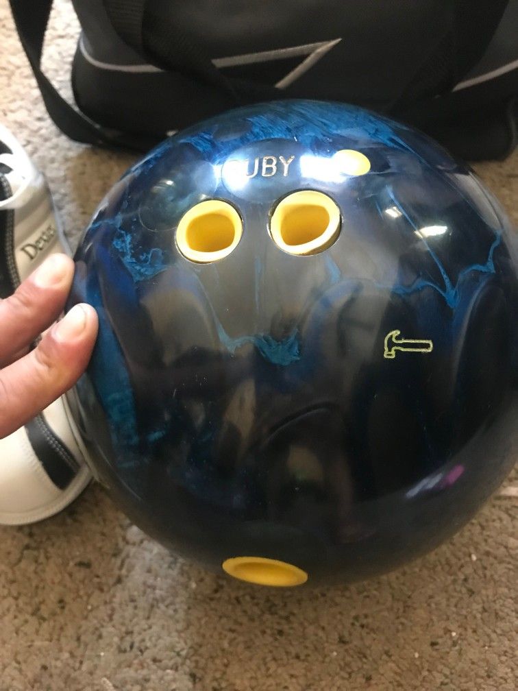 Vintage Retro Galaxie 300 Bowling Ball and Brunswick Bag / Suede Women's  Shoes Size 8 for Sale in San Diego, CA - OfferUp