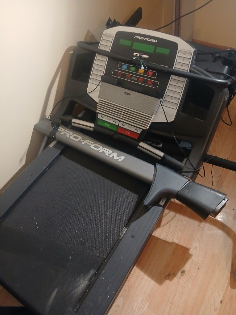 Lightly Used Treadmill In Good Working Condition