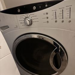 White GE Washer And Dryer 