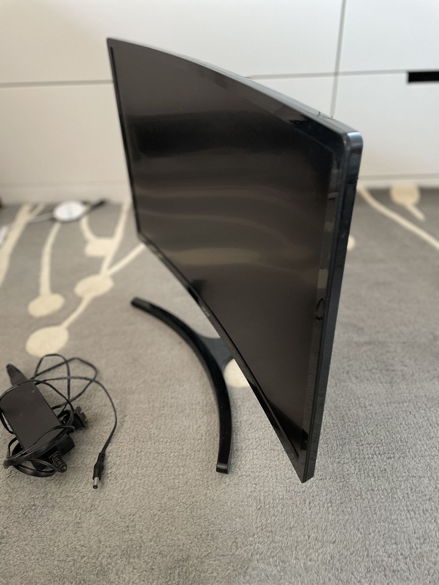 Acer Gaming Monitor 23.6” Curved ED242QR Abidpx 1920 x 1080 144Hz Refresh Rate AMD FREESYNC Technology
