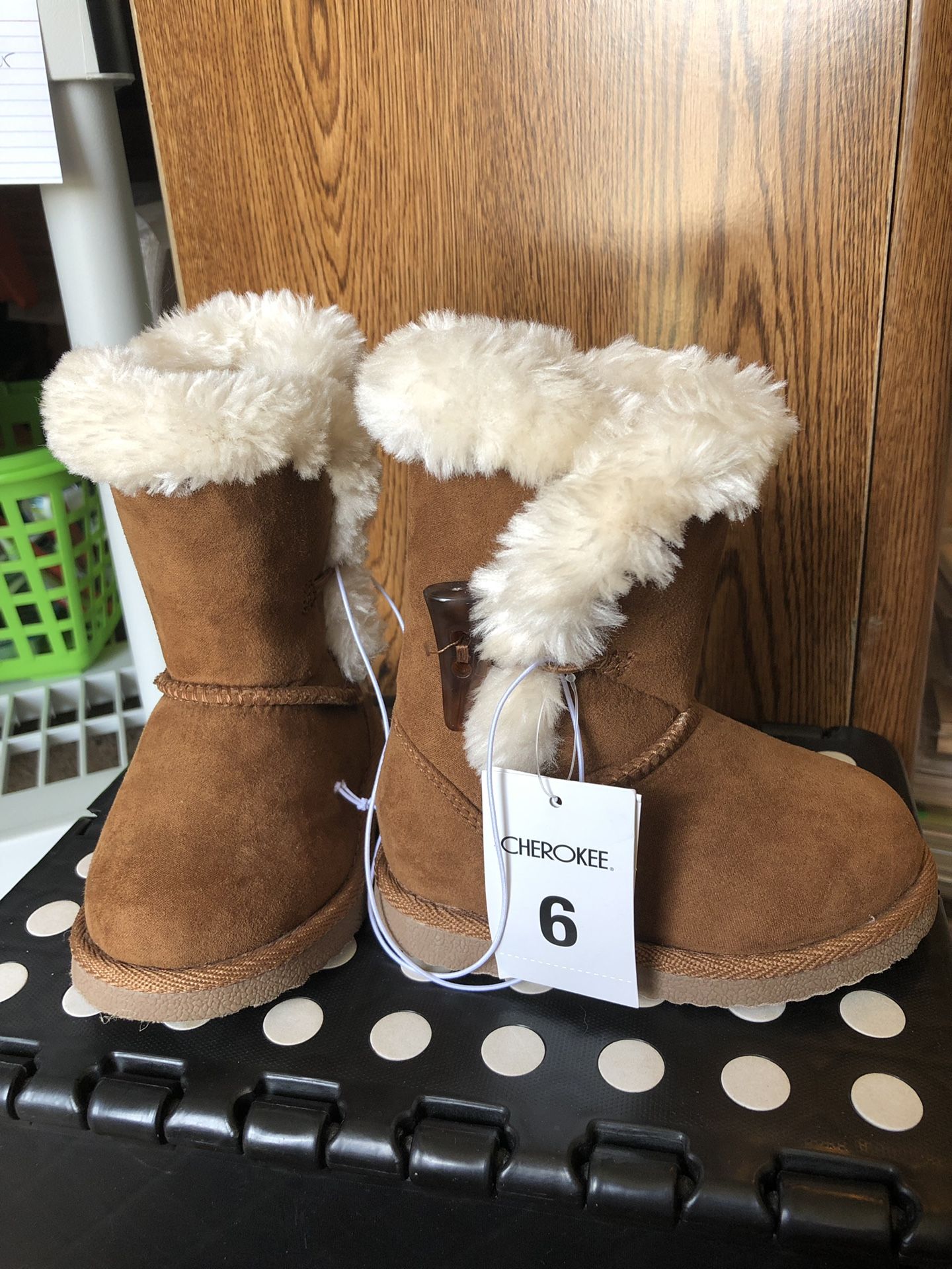 NWT toddler girls faux fur boots