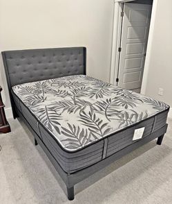 Never Before ❤ Queen Size Complete Bed Set Mattress With Box Spring Bedframe With Headboard