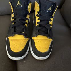 Air Jordan 1 mid SE 6y