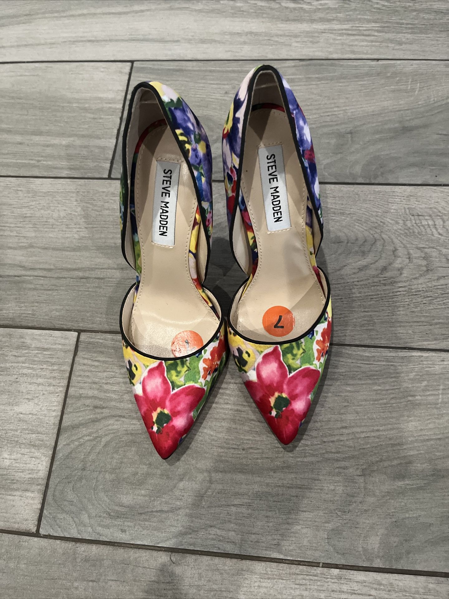 Steve Madden Varcityy Colorful Floral Red Pink Green 4.5" Heels Pump Shoes 7 Brand New