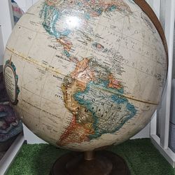 vintage Replogle World Classic Series globe,12-inch diameter model from the 1980s 
Excellent condition 
****
VTG Replogle World Classic Raised Relief 