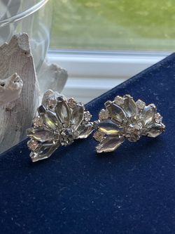 Vintage Stylish Half-circular, clip-on earrings with 7 clear stones
