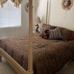 4 Post Queen Bedroom Set
