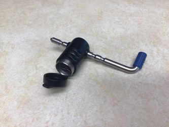 Adjustable coupler lock includes keys