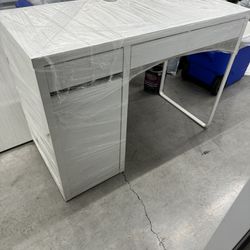 White Desk From IKEA 