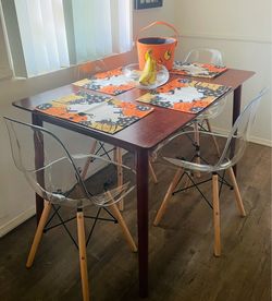 Dining Table with 4 Clear Chairs