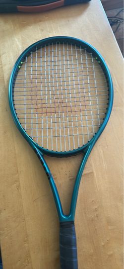 Wilson Blade 100L V9 Tennis Racket. 2 grip. Like NEW