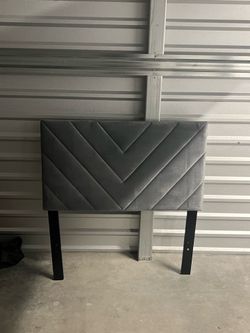 Twin headboard only pick up in pico Rivera