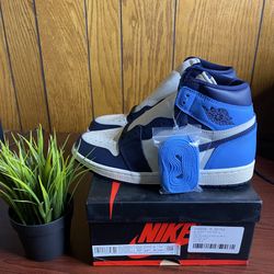 Air Jordan 1 Retro High Obsidian UNC