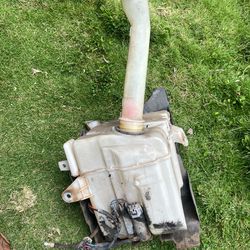 2001 4Runner 3.4 washer fluid reservoir