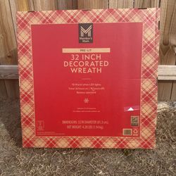 Member’s Mark Pre-lit Decorated Wreath 