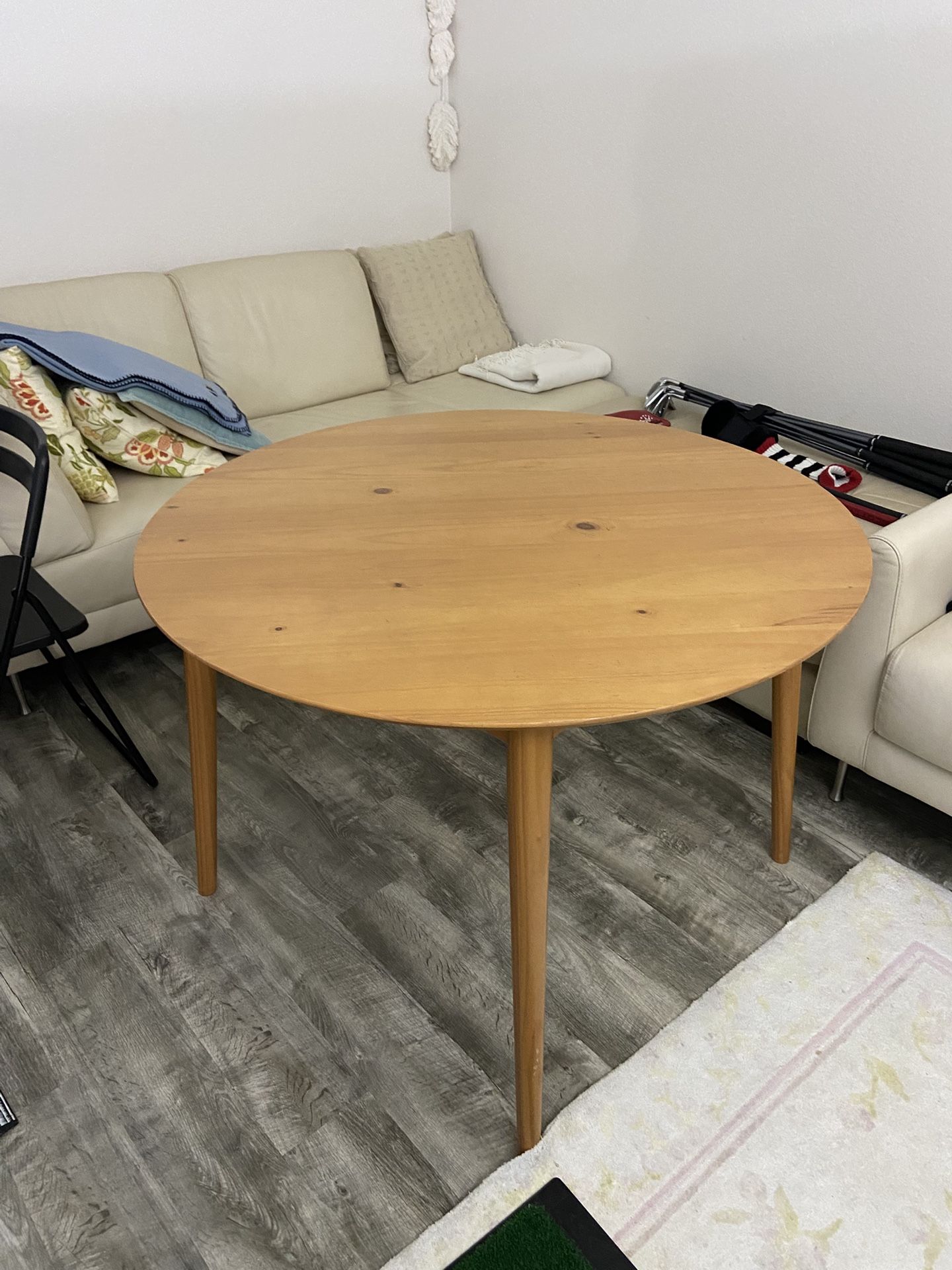Round Table 42X29(high)