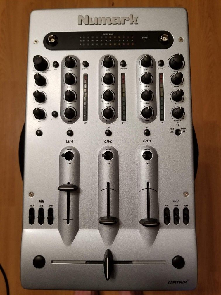 Numark Matrix 3 DJ Mixer