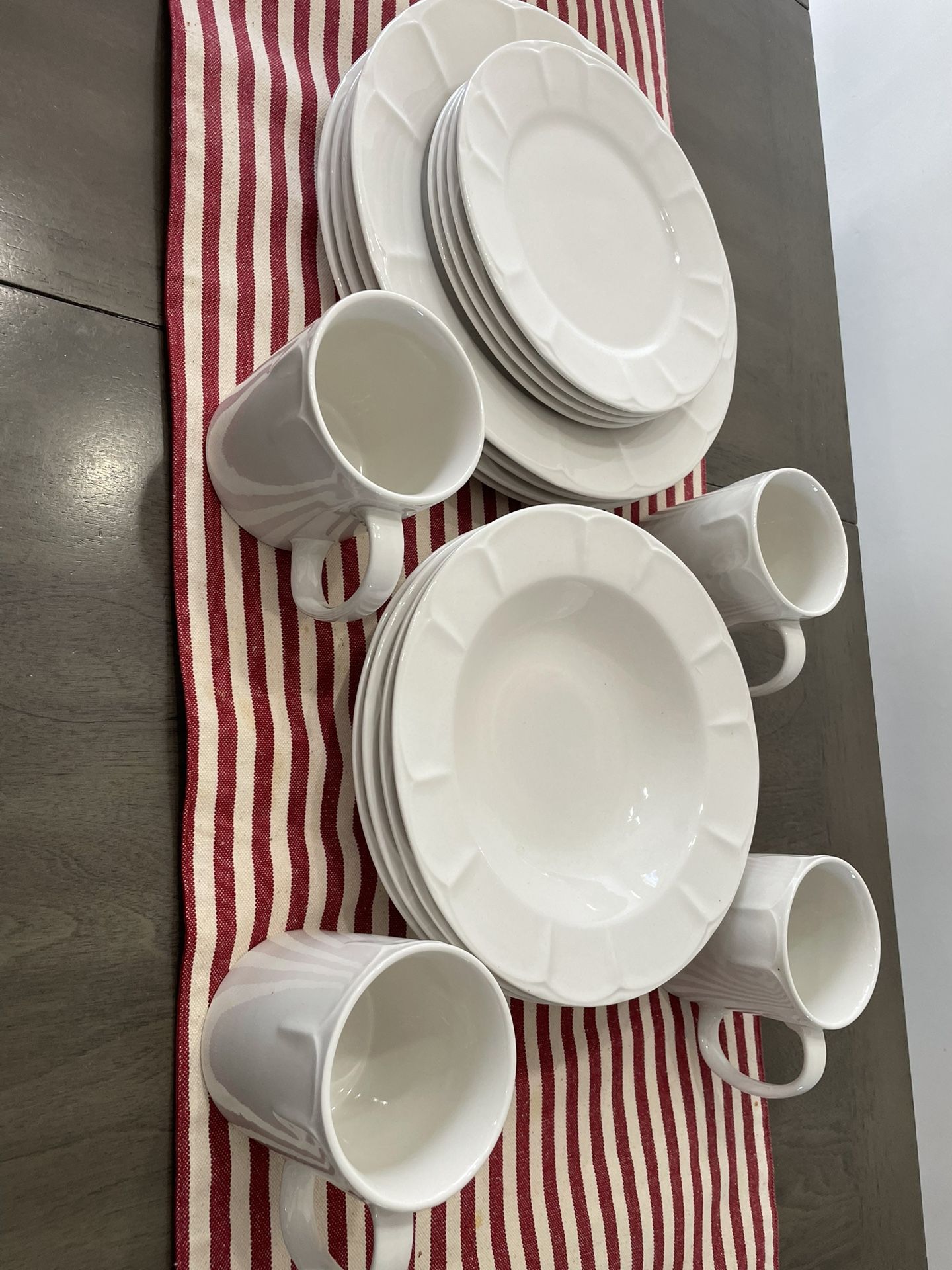 16 Piece Set Of Dishes Service For 4