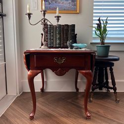 American Drew Queen Anne Style Cherry Wood Drop Leaf Table