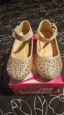 Zapatos Size 11 de niña nuebos