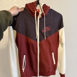 Woman’s Nike Windbreaker 