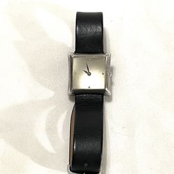 Vintage Sterling Silver (Robert Lee Morris) Men’s Or Women’s Wristwatch. This is a functional watch. Retail value is $450.