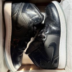 Jordan 1 Mid Size 4.5 Y