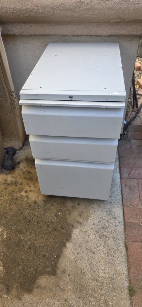 Metal FILE CABINET $20
