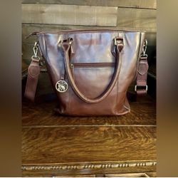 SMITH & WESSON FLAT CONCEALED CARRY TOTE IN BURGUNDY