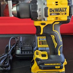 New DEWALT 20V XR Drill Driver Kit With Powerstack Battery  / Charger 
