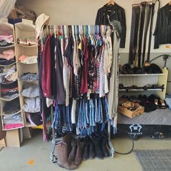 🔥 200+ Pc Clothing Haul – Mens & Women’s - Jeans, Hoodies, Shoes – $150 OBO – Cash Only