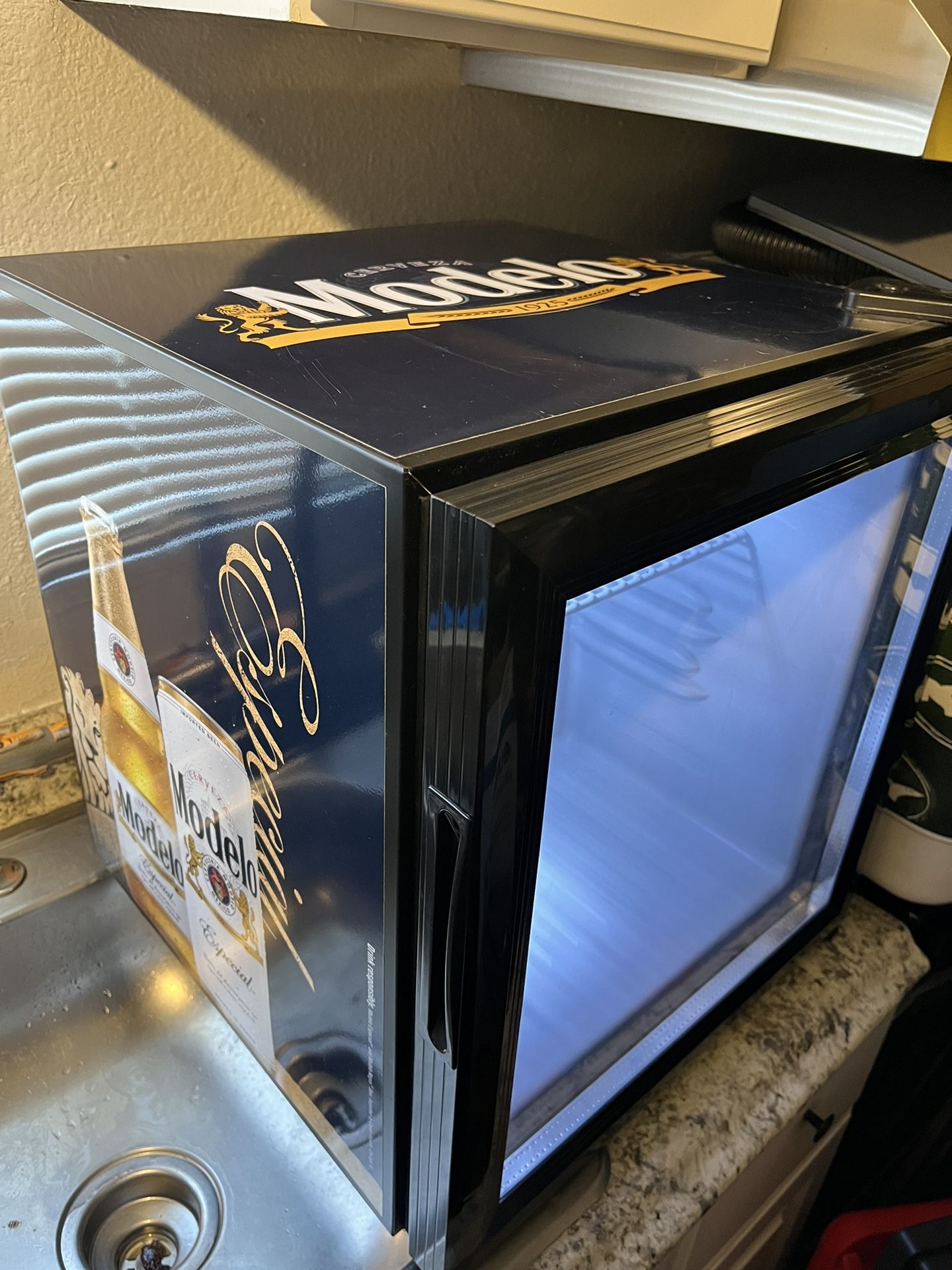 Modelo Mini Fridge