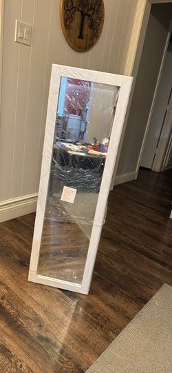 Songmics Lockable Jewelry Cabinet