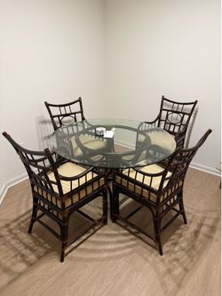 Dining table and chairs set