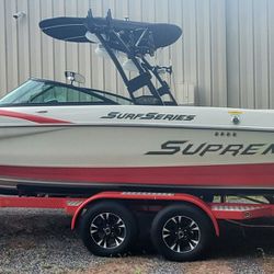 2017 Supreme S226 Surf Boat 