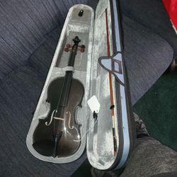 Used Violin ( With Case And Extra Strings)