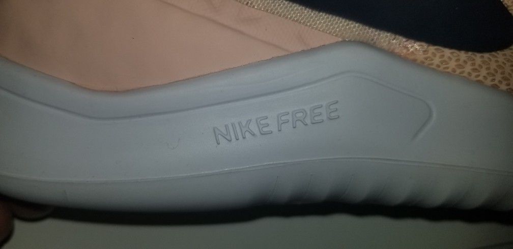 GORGEOUS  NEW  NIKE  TR8 TRAINING WOMEN\'S SHOES 