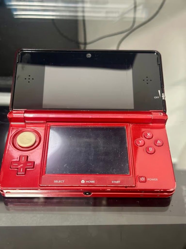 Nintendo 3DS for parts or repair (turning on check the pics)